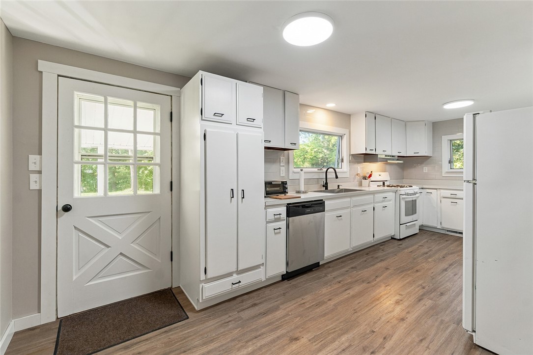 955 Hopeton Road Torrey, NY 14527 - Photo 19 of 46 Kitchen with back porch access for grilling!