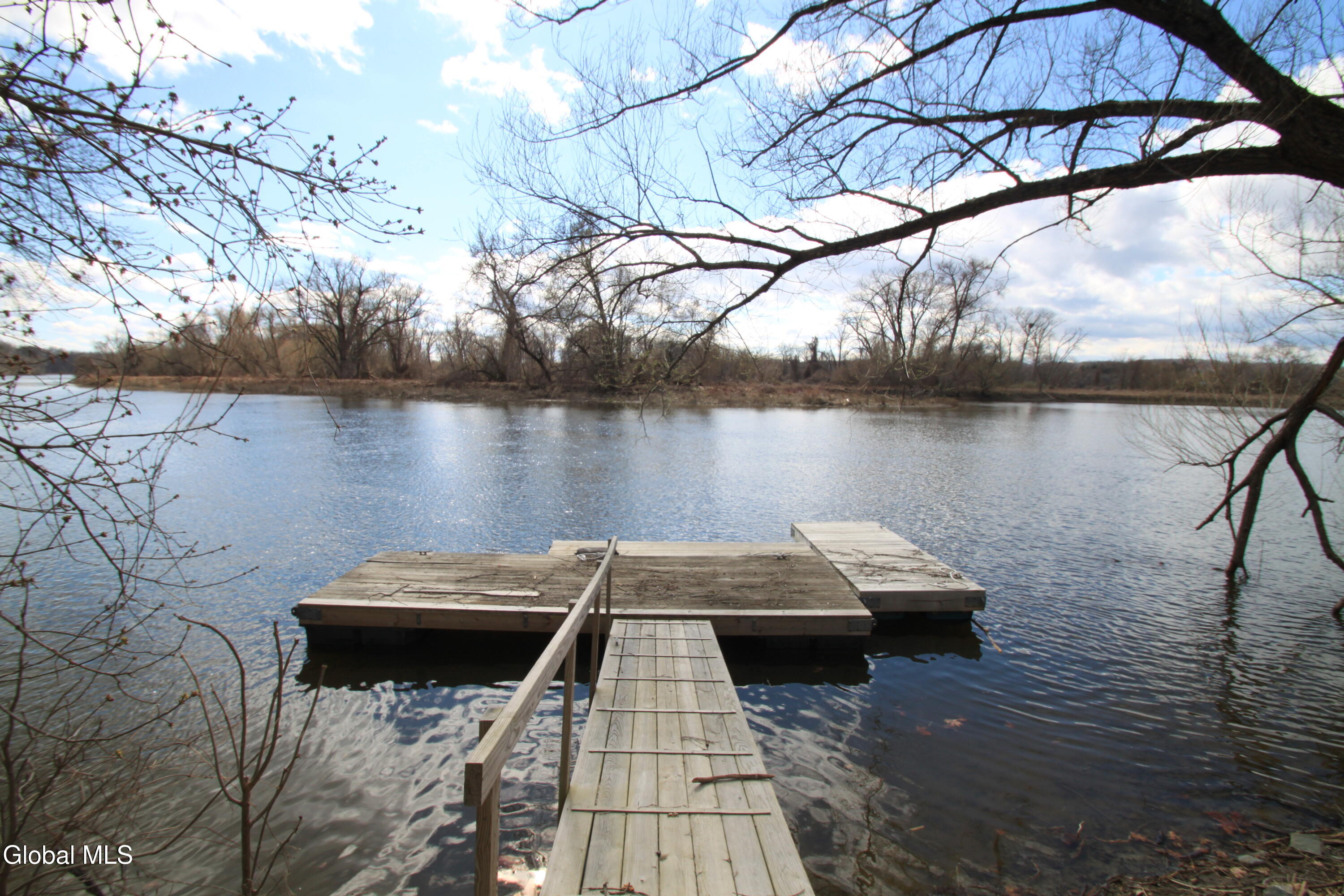 2014 River Road Troy, NY 12182 - Photo 22 of 27 Dock