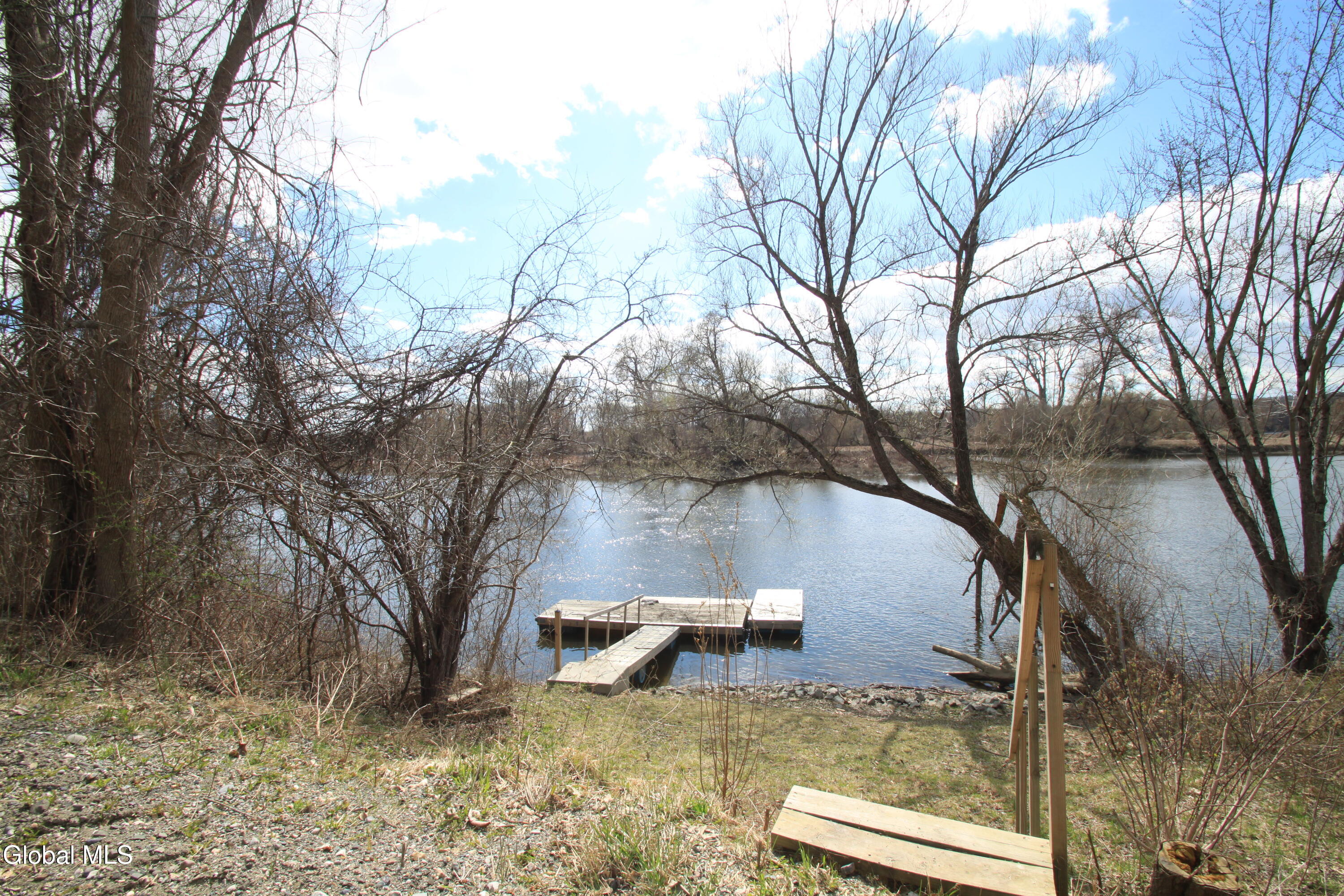 2014 River Road Troy, NY 12182 - Photo 23 of 27 Dock