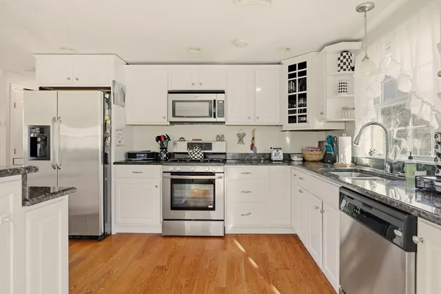 $2,900 | 5 Leland Point Drive, Portsmouth, RI 02871