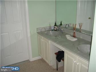 4001 Sterling Road, Unit 151 Yardley, PA 19067 - Photo 9 of 12 Bathroom