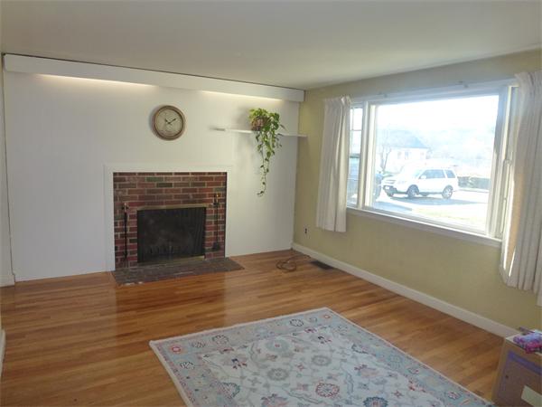 7 Roundy Road Lynnfield, MA 01940 - Photo 2 of 12 Gallery Image 2