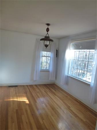 7 Roundy Road Lynnfield, MA 01940 - Photo 4 of 12 Gallery Image 4