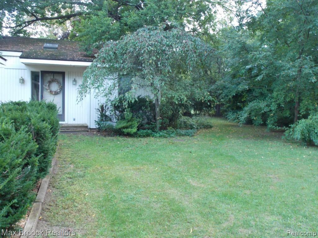 9950 Allen Road Clarkston, MI 48348 - Photo 25 of 76