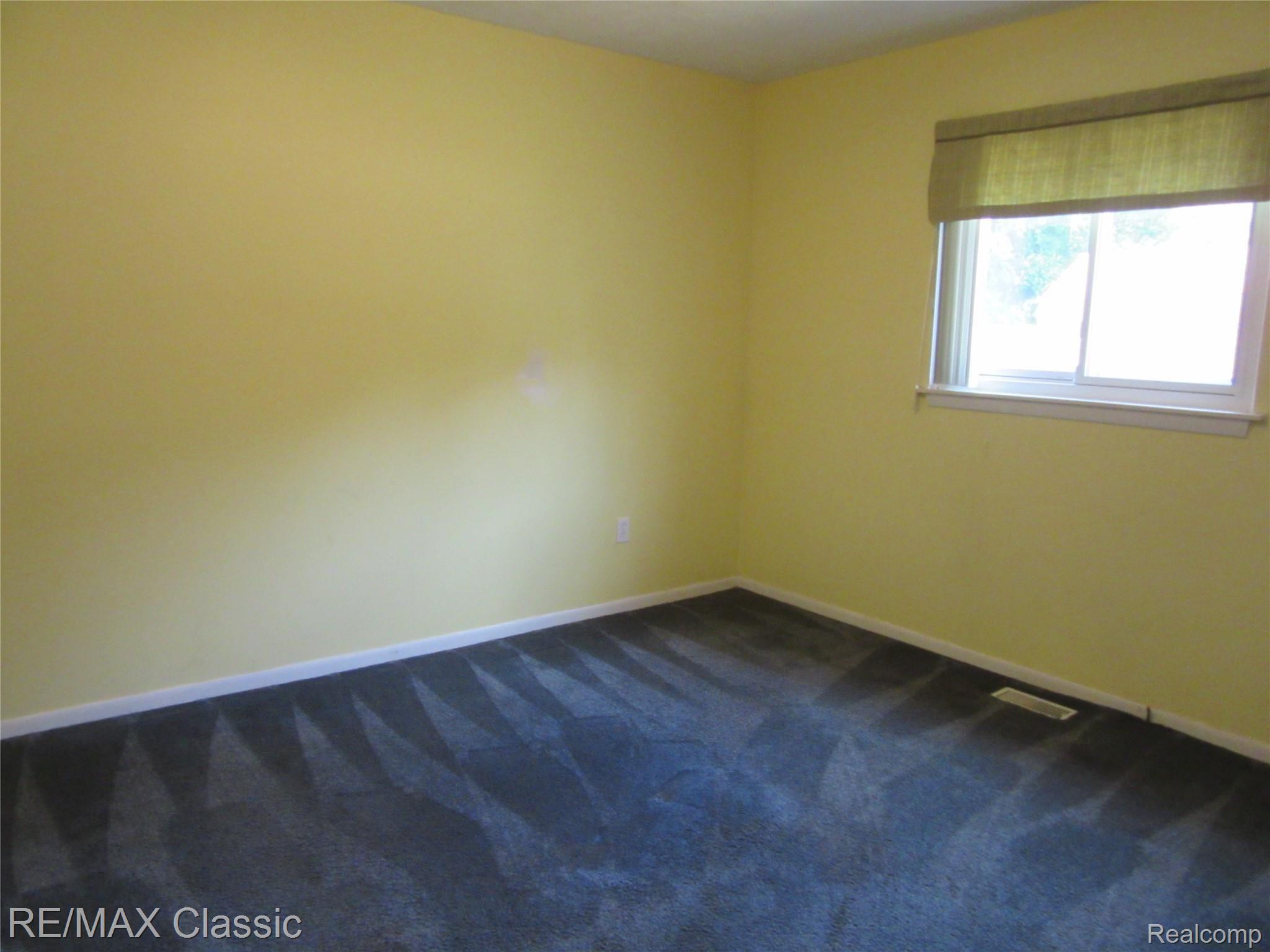 10415 Maple Road Hartland, MI 48353 - Photo 9 of 23 10415 Maple 005 (2).JPG