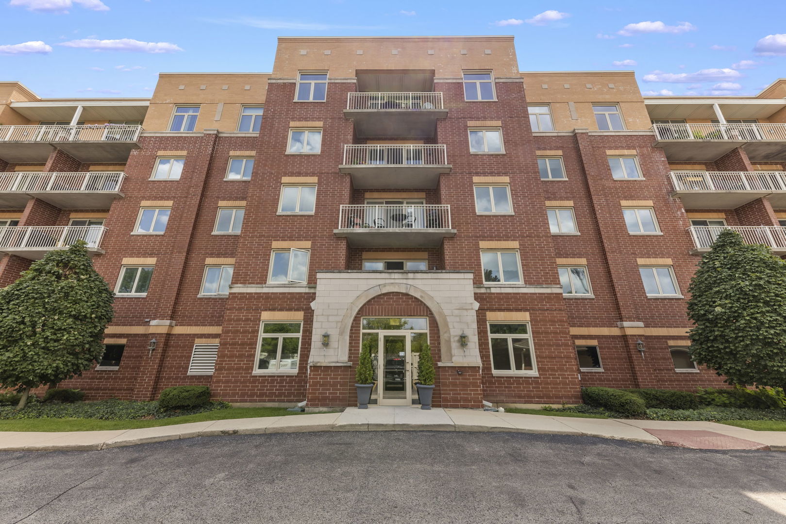 500 East St Charles Road, Unit 507 Lombard, IL 60148 - Photo 1 of 1 a front view of a building