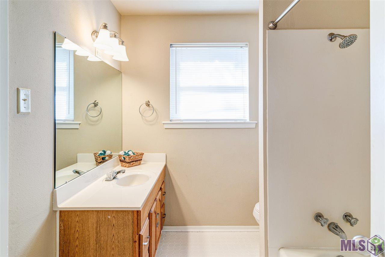 364 Wilton Drive Baton Rouge, LA 70815 - Photo 13 of 16 MASTER BATHROOM