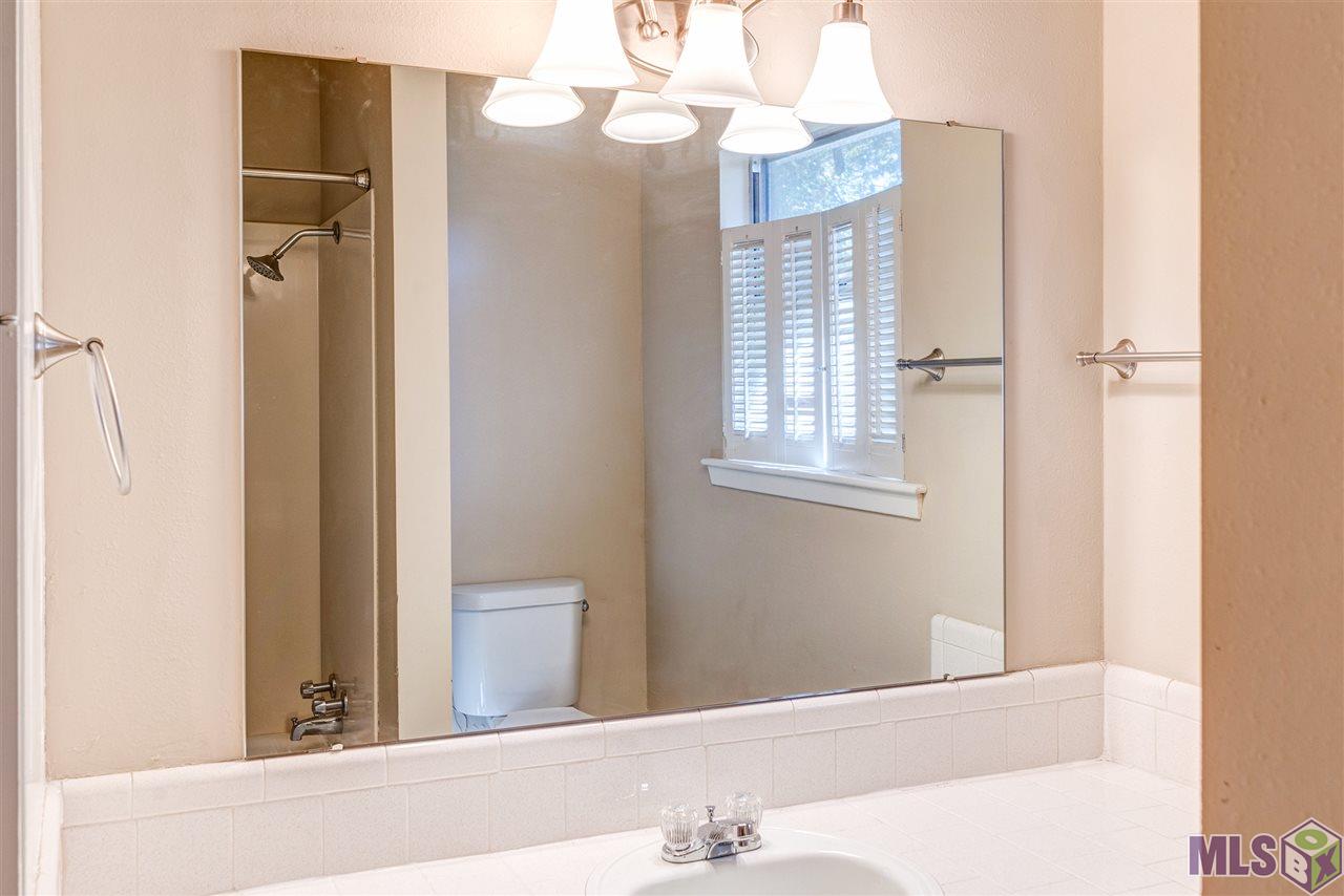 364 Wilton Drive Baton Rouge, LA 70815 - Photo 16 of 16 BATHROOM