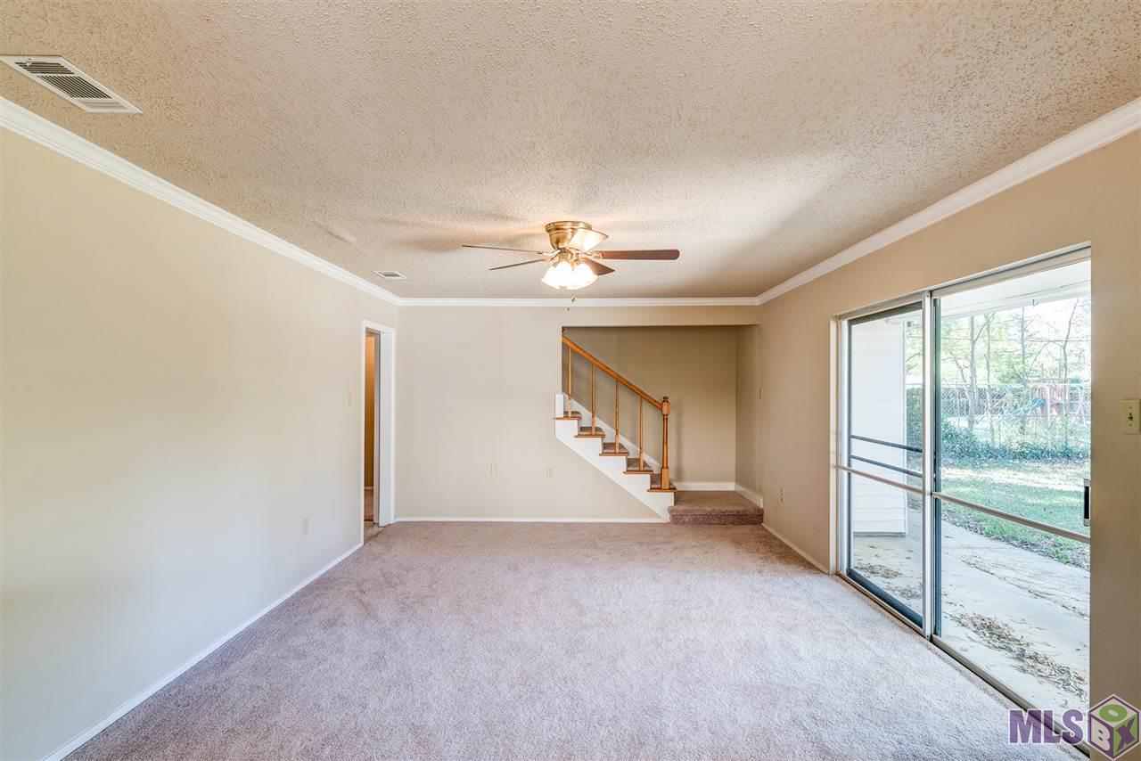 364 Wilton Drive Baton Rouge, LA 70815 - Photo 9 of 16 LIVING ROOM
