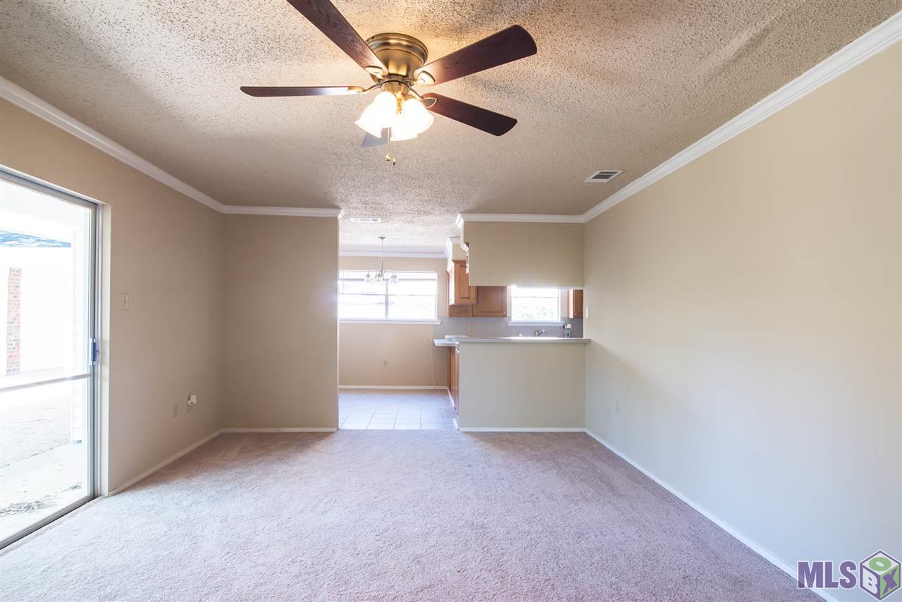 364 Wilton Drive Baton Rouge, LA 70815 - Photo 10 of 16 LIVING ROOM