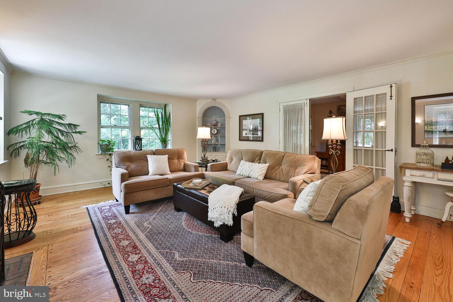 118 Holmecrest Road Jenkintown, PA 19046 - Photo 4 of 37 Living Room