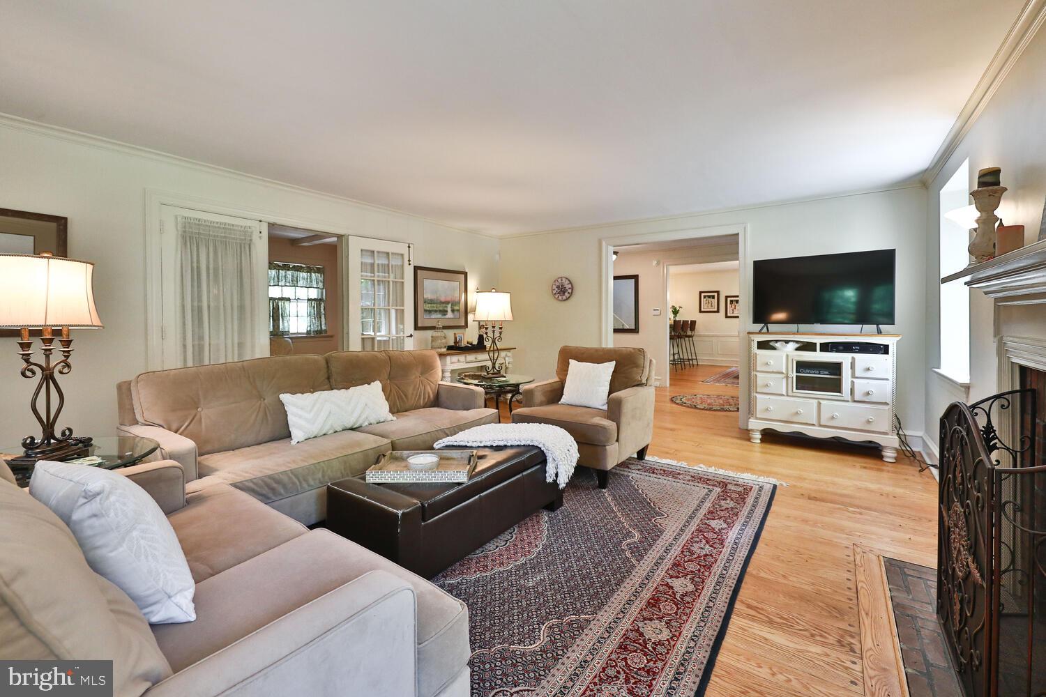 118 Holmecrest Road Jenkintown, PA 19046 - Photo 5 of 37 Living Room
