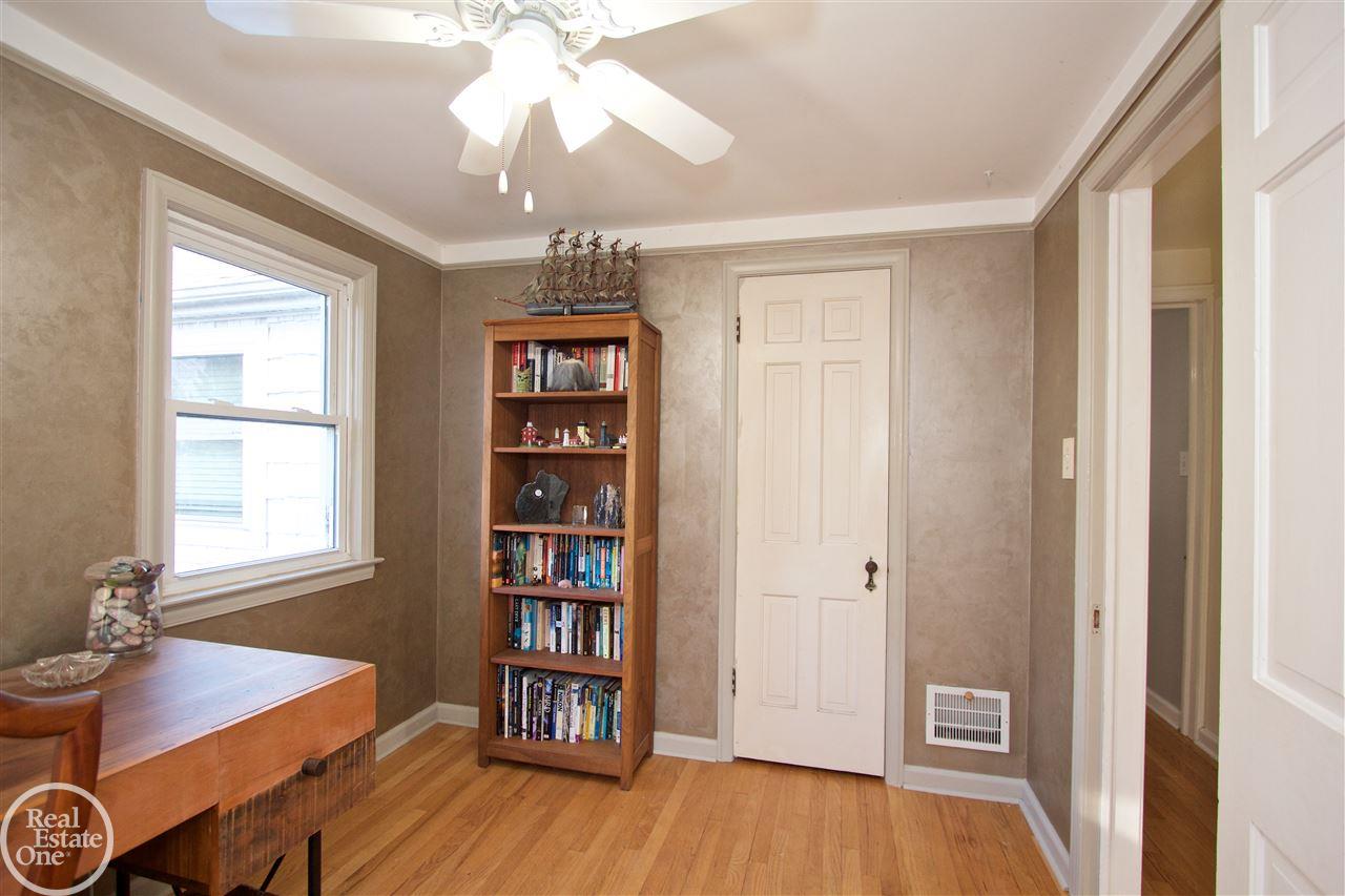 1760 Hampton Road Grosse Pointe, MI 48236 - Photo 35 of 51 31334768-34.JPG