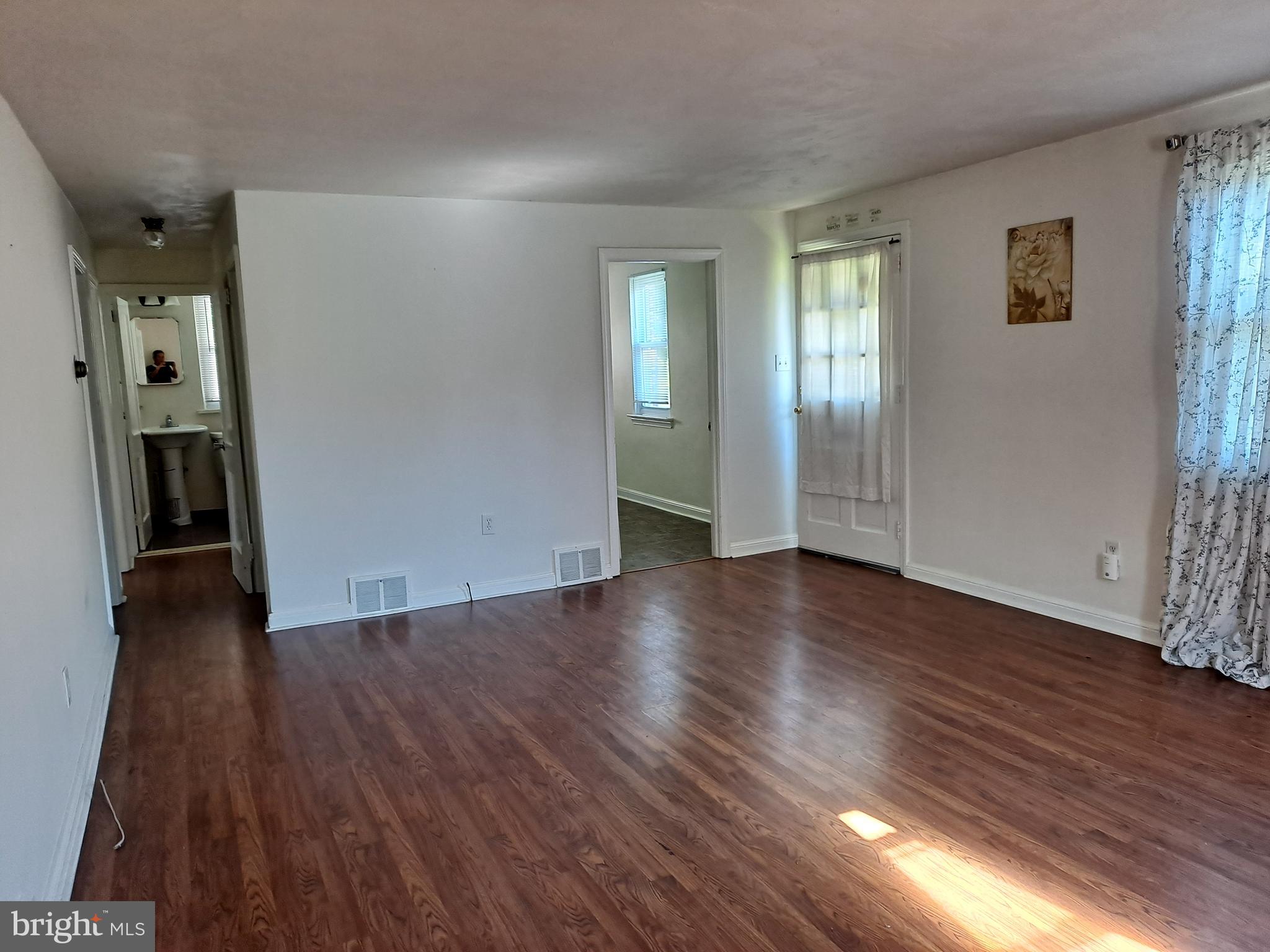 43 Ann Road Broomall, PA 19008 - Photo 8 of 23 Living Room