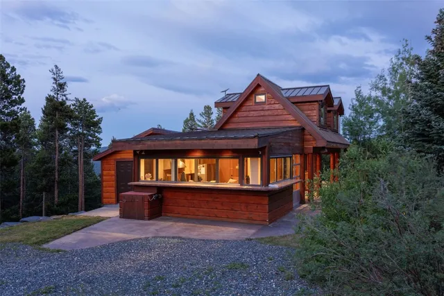 a front view of house with yard and entertaining space