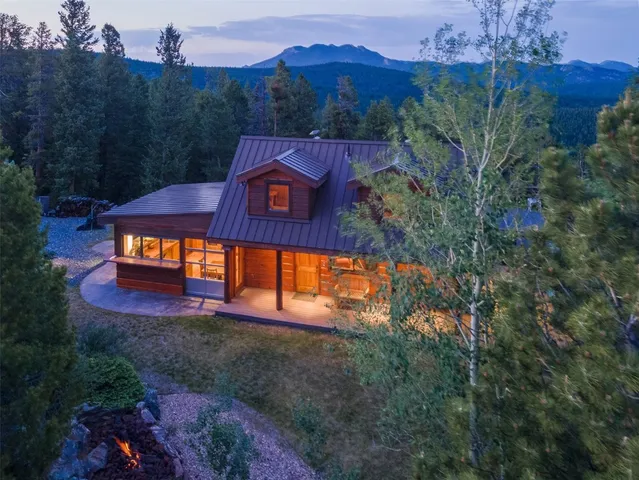 a view of a yard in front of house with a yard
