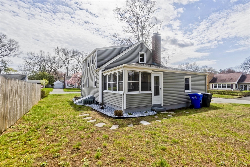 93 Cooper Street Springfield, MA 01108 - Photo 3 of 26