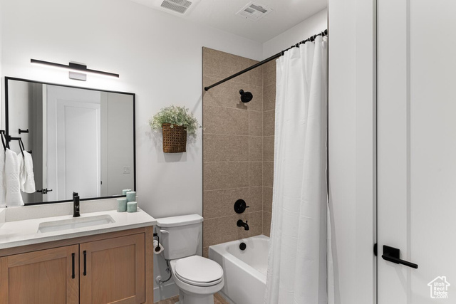 5367 Cyan Lane St. George, UT 84790 - Photo 24 of 36 Bathroom with toilet, vanity, and shower / tub combo