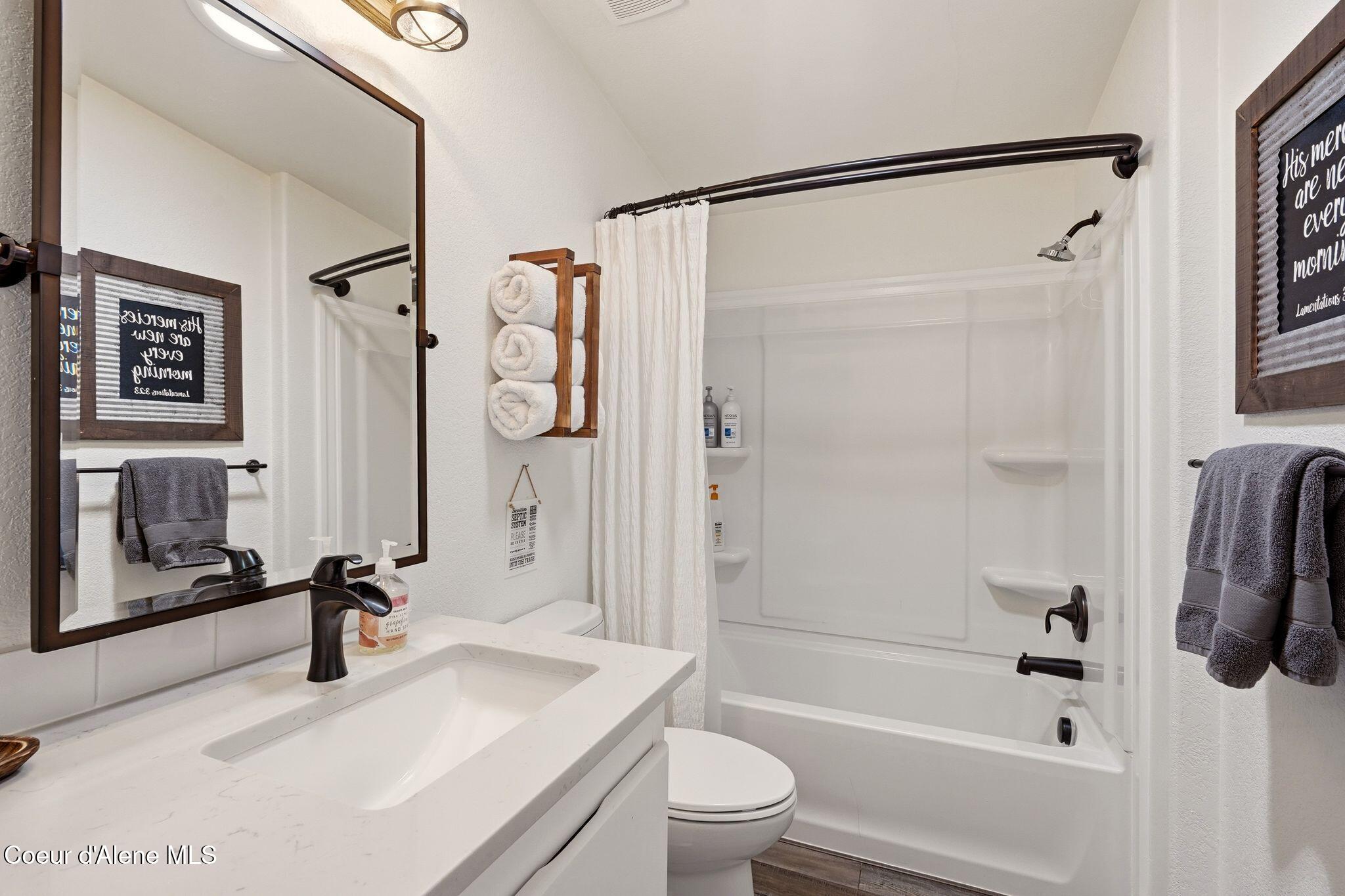 10439 West Cougar Gulch Road Coeur D'Alene, ID 83814 - Photo 113 of 128 Bathroom #2 The Ridge House