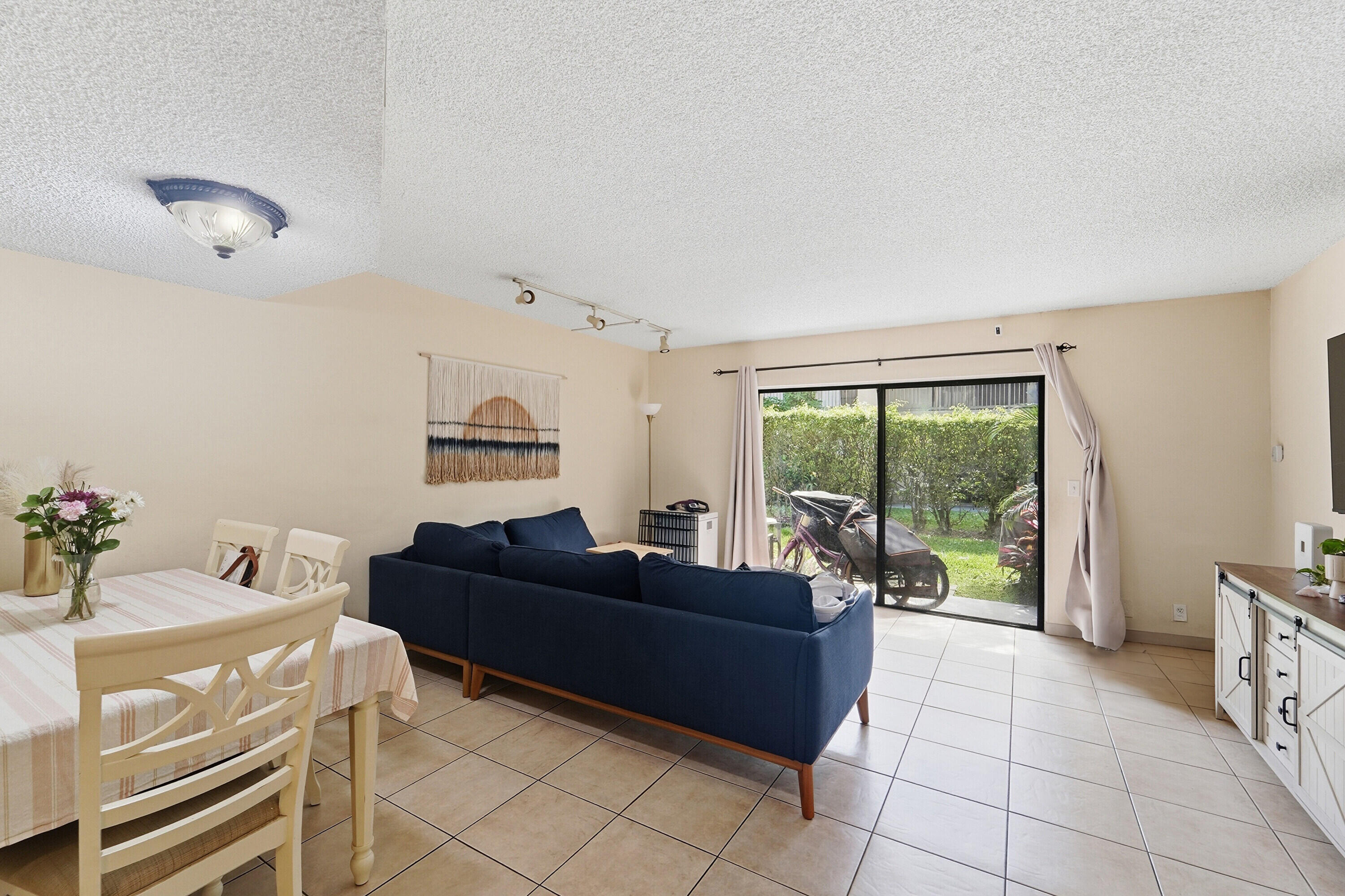 81 Deer Creek Road, Unit 103 Deerfield Beach, FL 33442 - Photo 7 of 16 06_dsc00048