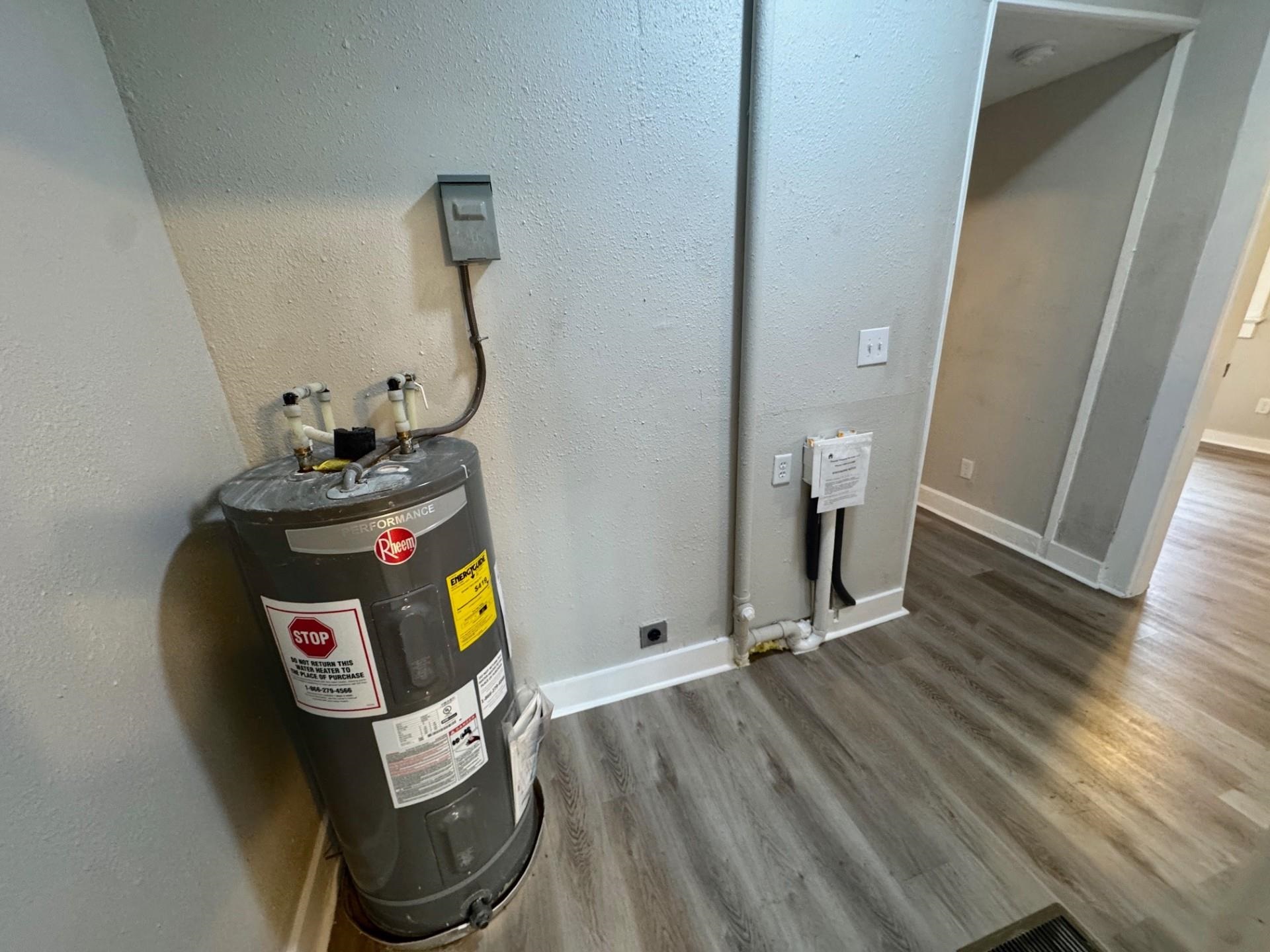 879 Tully Street Memphis, TN 38107 - Photo 7 of 12 a view of an entryway with wooden floor