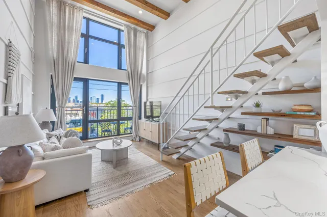 $1,075,000 | 282 Nassau Avenue, Unit 3A | Greenpoint
