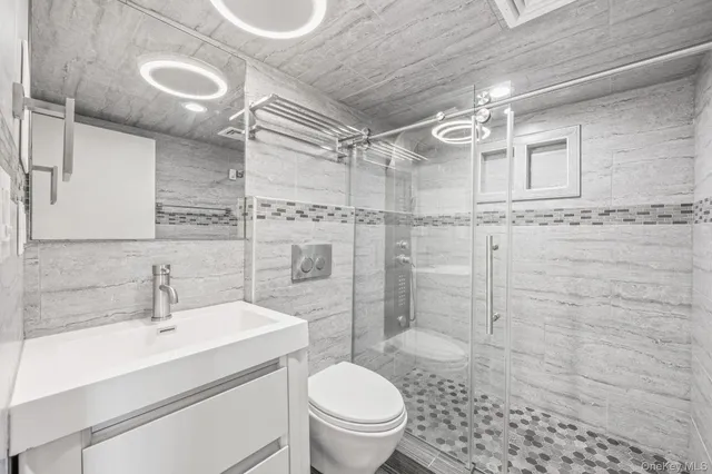 $1,050,000 | 282 Nassau Avenue, Unit 3A | Greenpoint