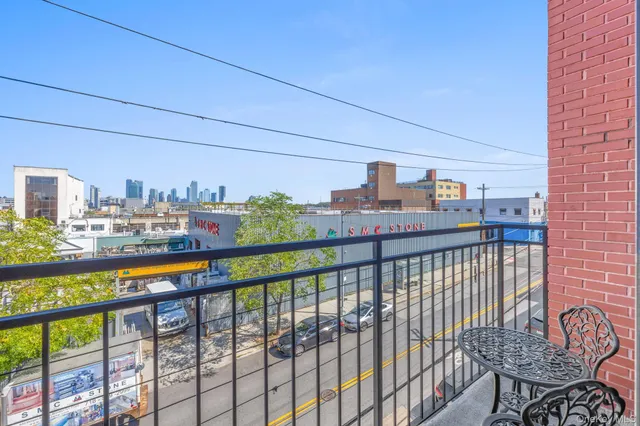 $1,050,000 | 282 Nassau Avenue, Unit 3A | Greenpoint