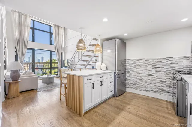 $1,050,000 | 282 Nassau Avenue, Unit 3A | Greenpoint