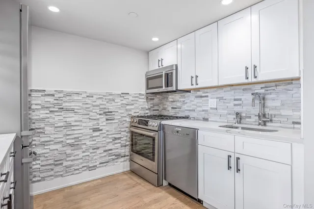 $1,050,000 | 282 Nassau Avenue, Unit 3A | Greenpoint