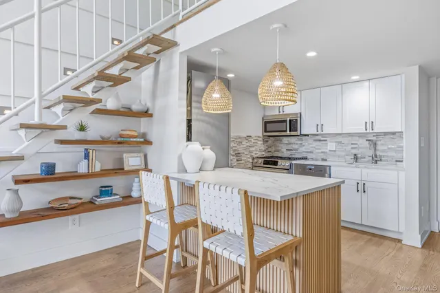 $1,050,000 | 282 Nassau Avenue, Unit 3A | Greenpoint