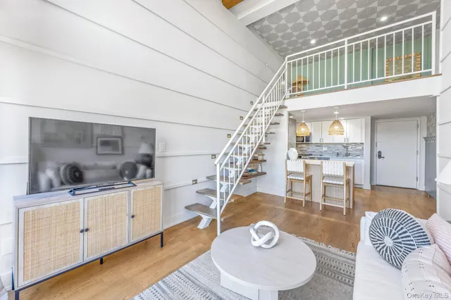 $1,050,000 | 282 Nassau Avenue, Unit 3A | Greenpoint