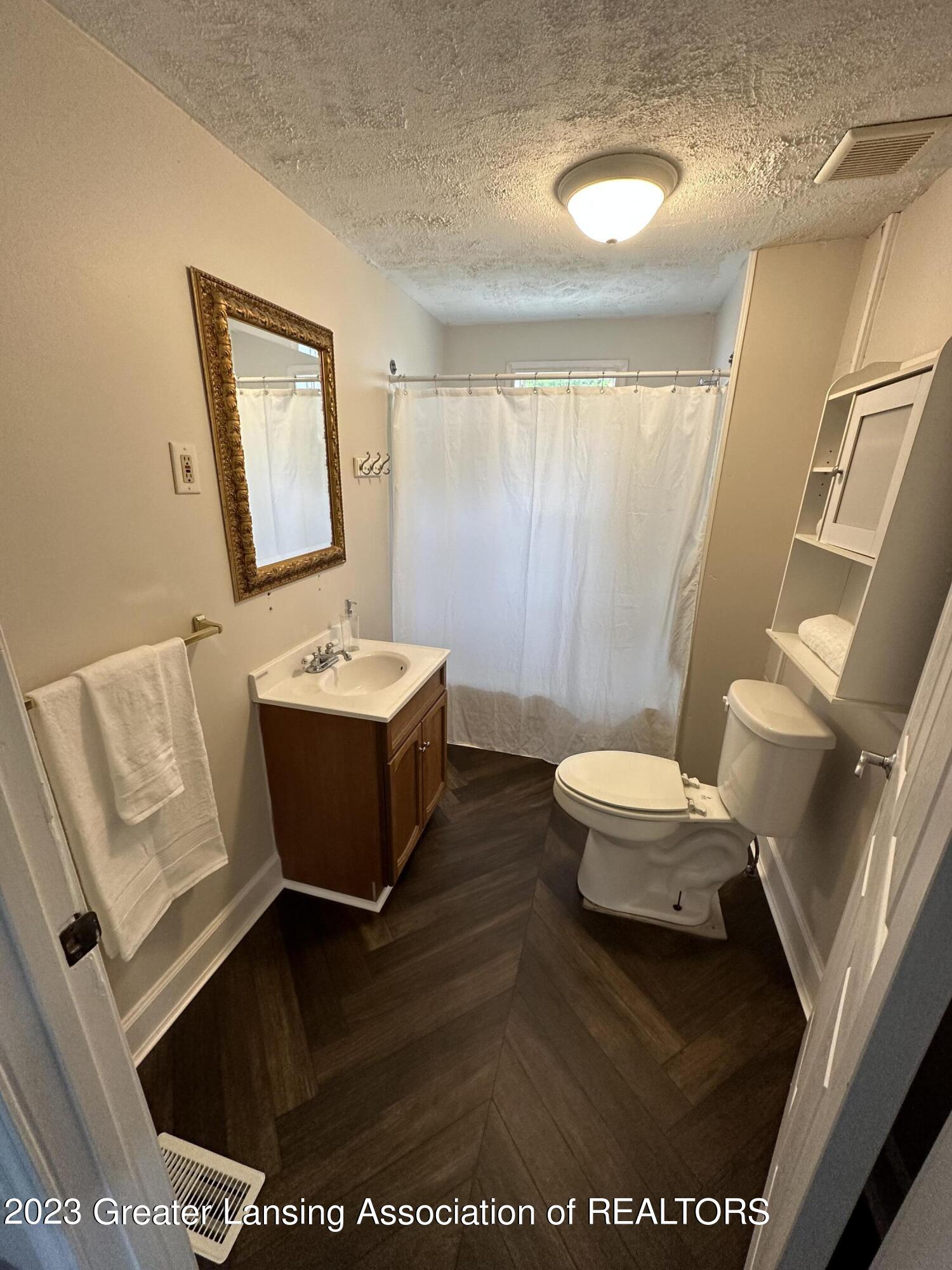 2315 Rheamount Avenue Lansing, MI 48906 - Photo 7 of 19 20230612_204701416_iOS
