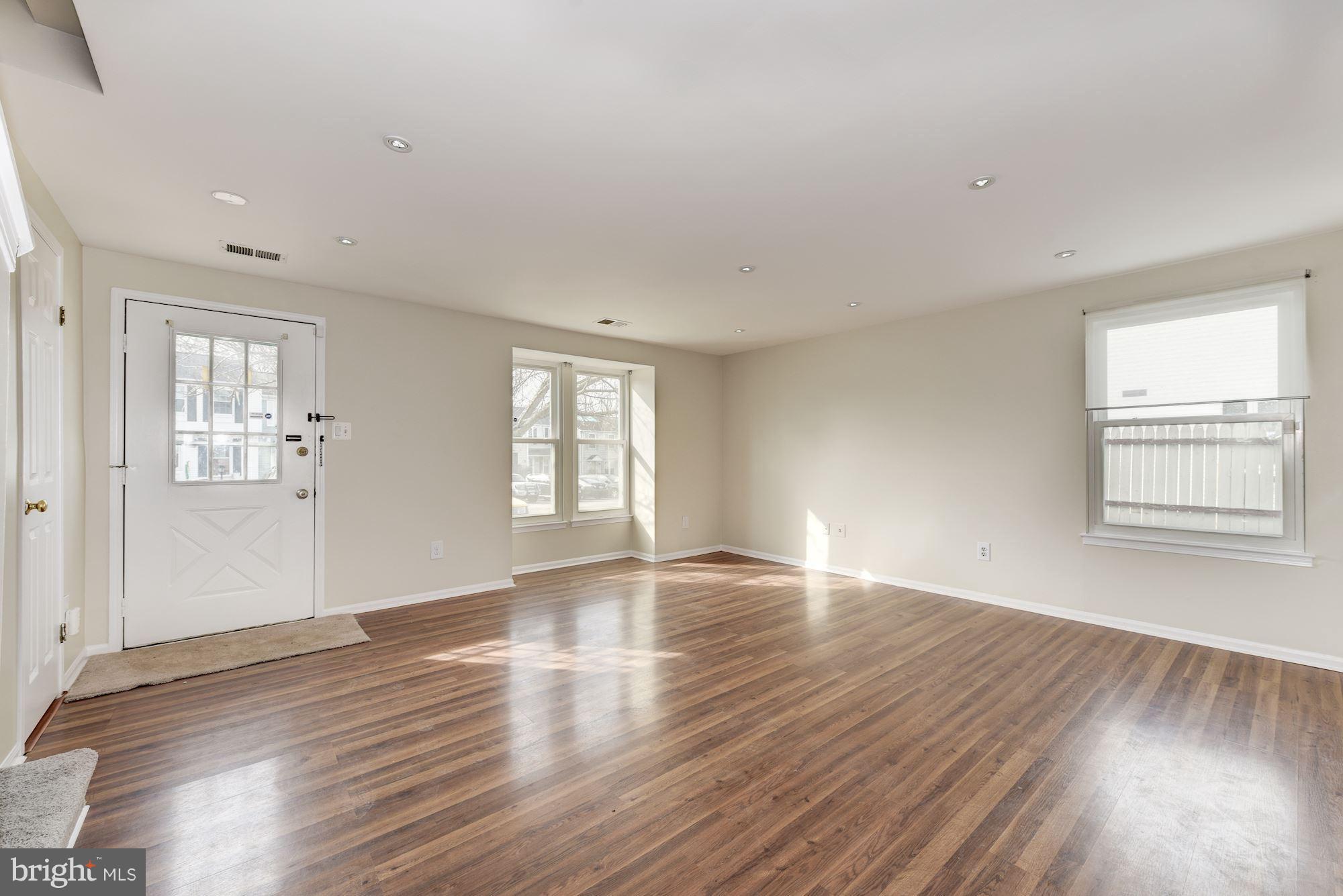 7464 Wounded Knee Road Lorton, VA 22079 - Photo 4 of 23 Living Room