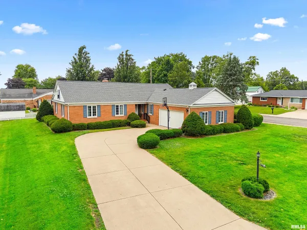 $399,900 | 601 South West Street, Tremont, IL 61568
