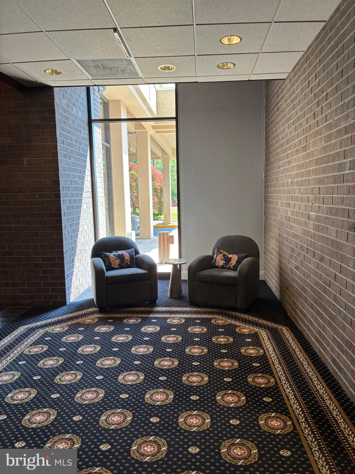 1800 Old Meadow Road, Unit 101 McLean, VA 22102 - Photo 7 of 77 Inviting corner with natural light.