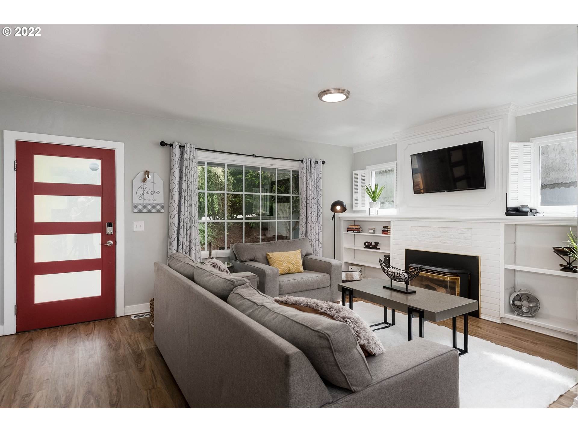 2402 Spring Boulevard Eugene, OR 97403 - Photo 5 of 30 Entrance/Foyer