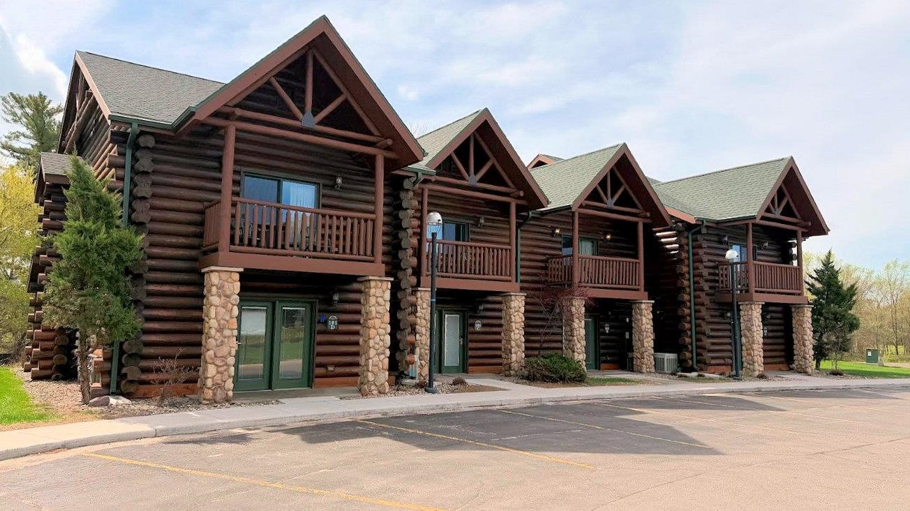 511 East Adams Street, Unit 101C Wisconsin Dells, WI 53965 - Photo 3 of 83