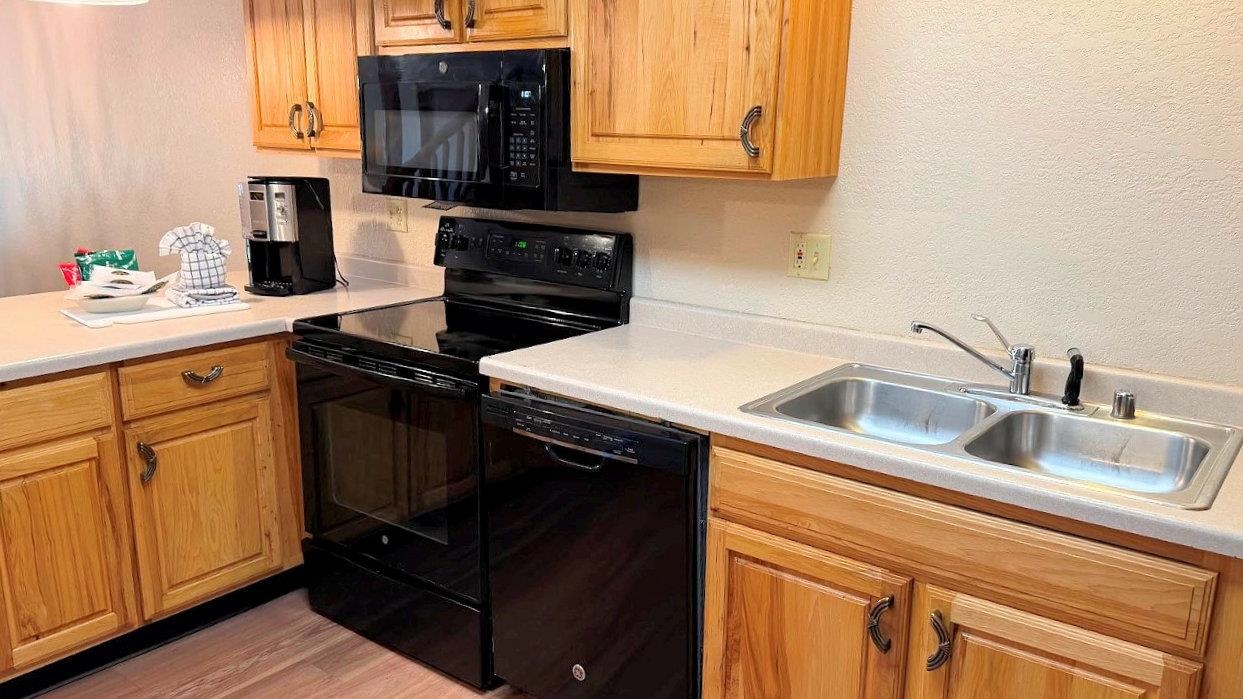 511 East Adams Street, Unit 101C Wisconsin Dells, WI 53965 - Photo 10 of 83