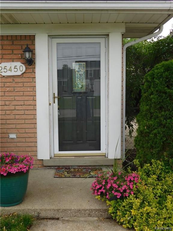 25450 Reeck Road Woodhaven, MI 48183 - Photo 3 of 39