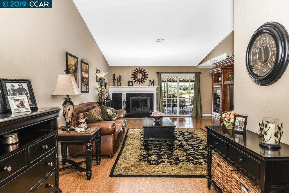 151 Iris Road Hercules, CA 94547 - Photo 3 of 31