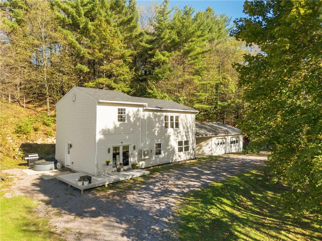 a view of a house with backyard