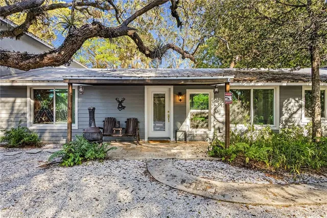 $1,200,000 | 2563 Weeks Avenue, Naples, FL 34112