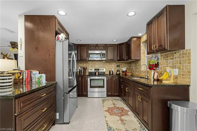 $1,200,000 | 2563 Weeks Avenue, Naples, FL 34112