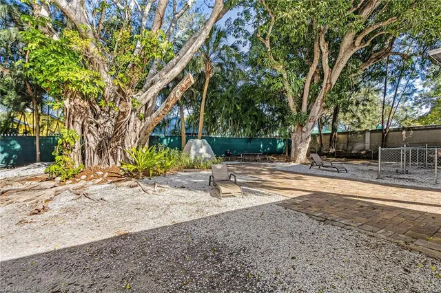 $1,200,000 | 2563 Weeks Avenue, Naples, FL 34112