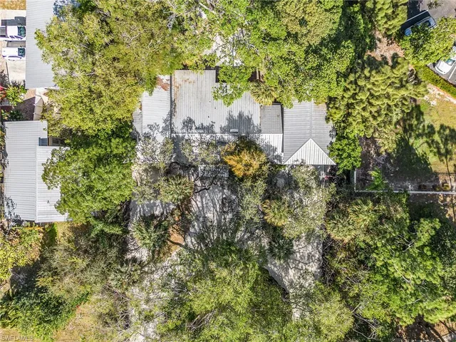 $1,200,000 | 2563 Weeks Avenue, Naples, FL 34112
