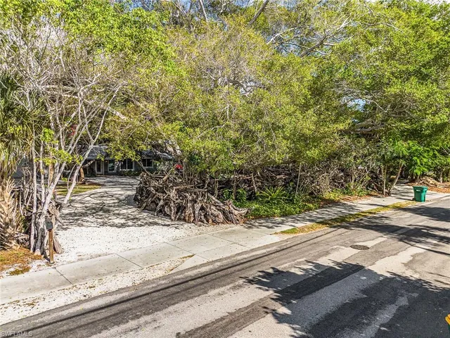 $1,200,000 | 2563 Weeks Avenue, Naples, FL 34112