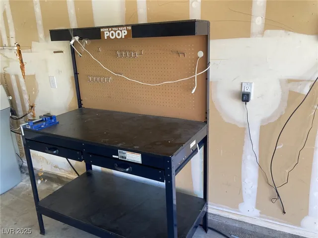 $1,725 | 752 Spotted Eagle Street, Henderson, NV 89015