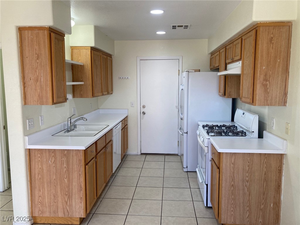 752 Spotted Eagle Street Henderson, NV 89015 - Photo 8 of 24