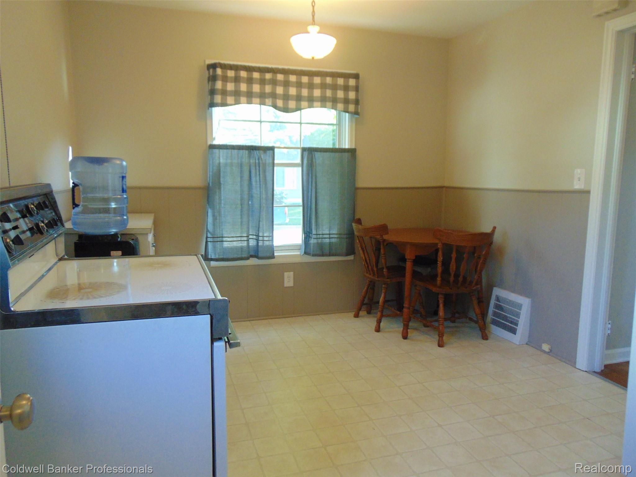 417 Roth Boulevard Clawson, MI 48017 - Photo 18 of 23 plenty of room